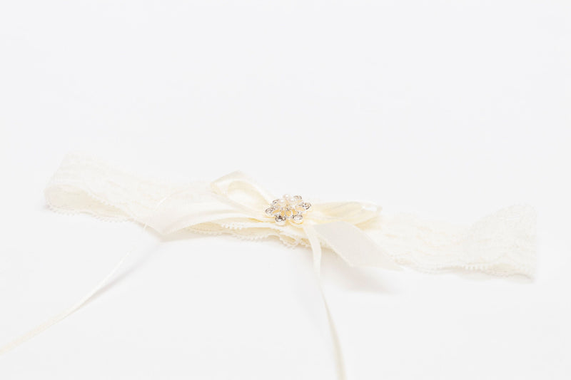 ivory knot-wedding accessories-bridal garters-louisa