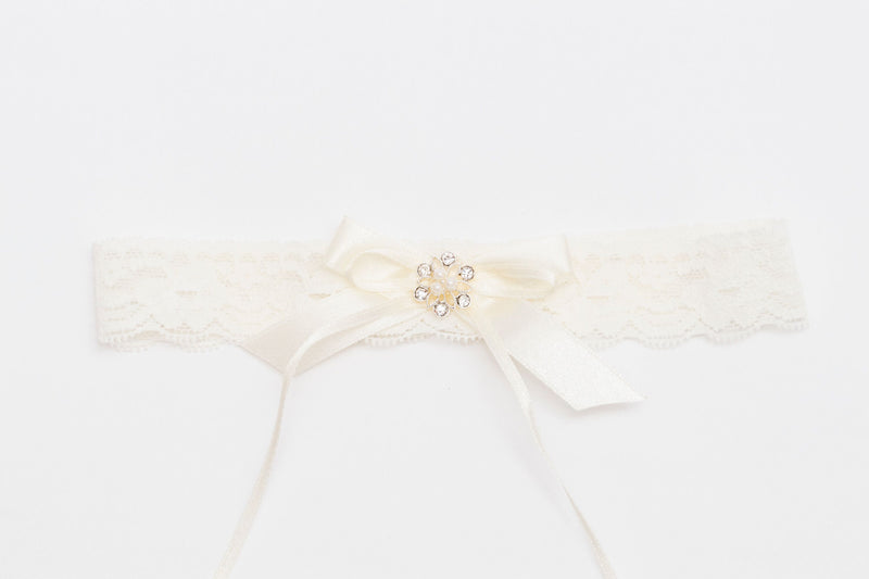 ivory knot-wedding accessories-bridal garters-louisa