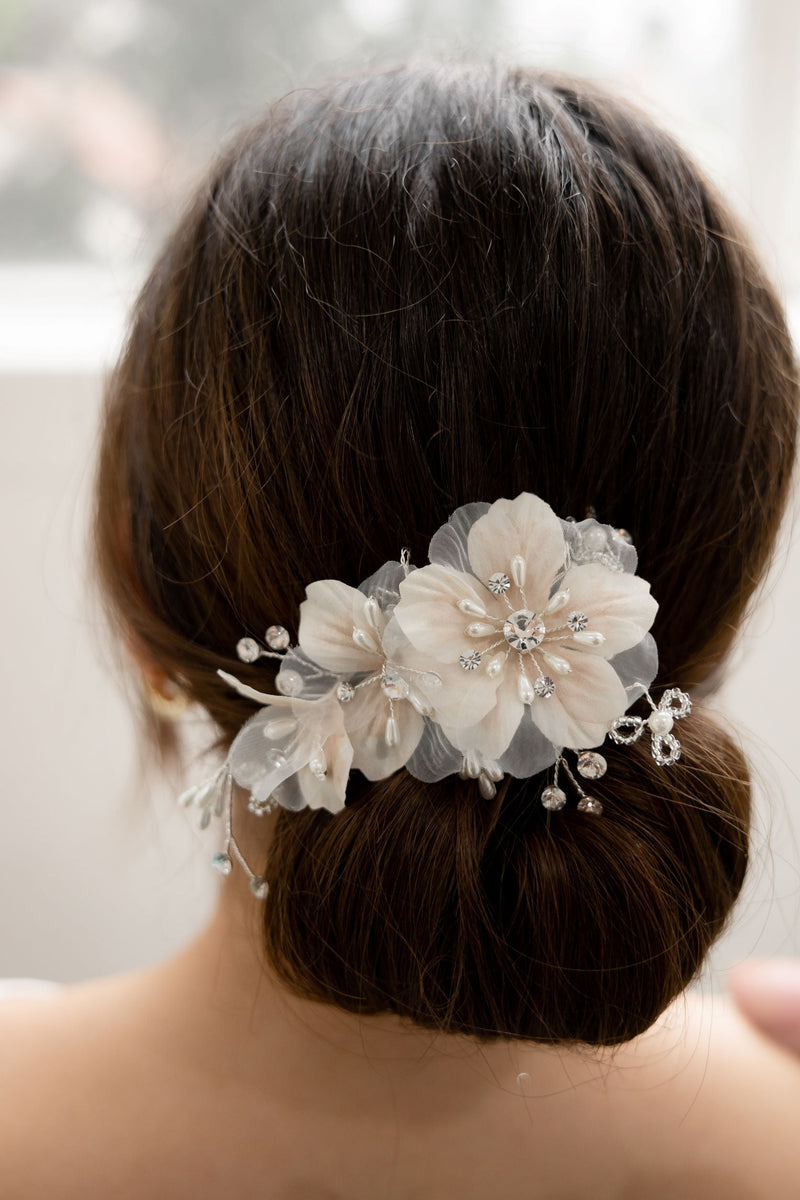 Avril Hair Clip – Ivory Knot