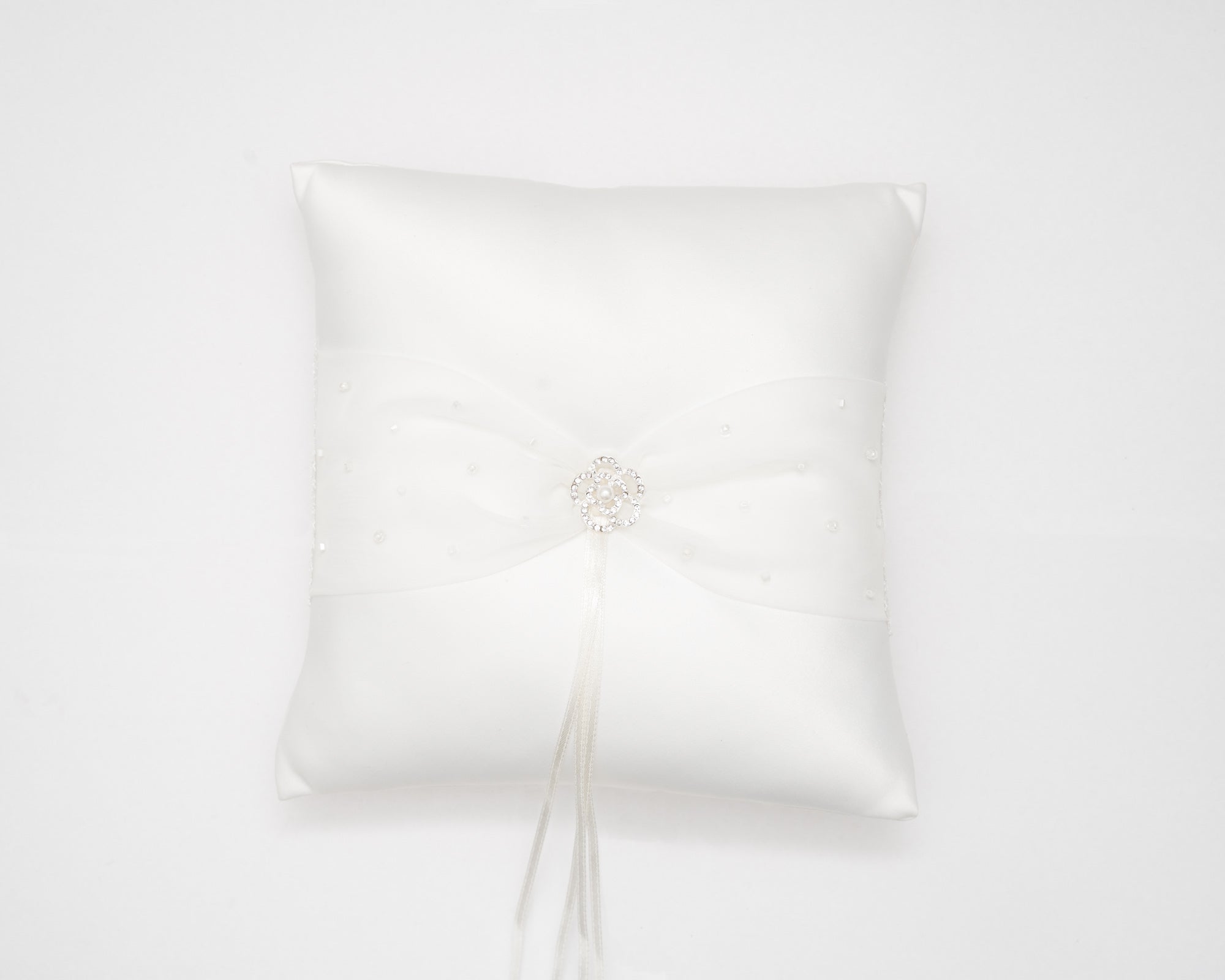 ivory knot-wedding accessories-ring cushion-meredith