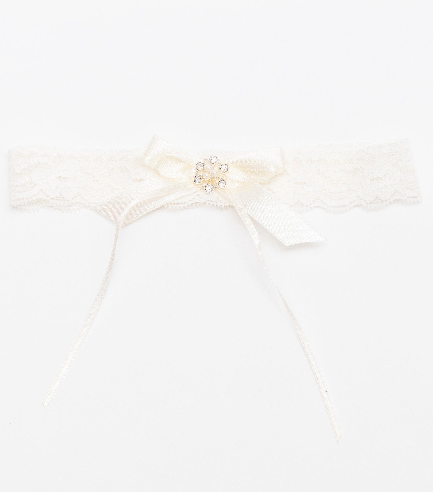 ivory knot-wedding accessories-bridal garters-louisa