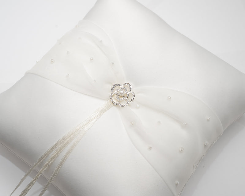 ivory knot-wedding accessories-ring cushion-meredith